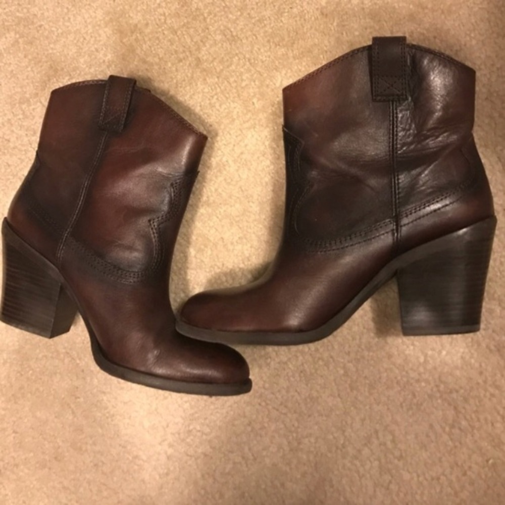 Antonio Melani ankle boots, sz 7, great condition